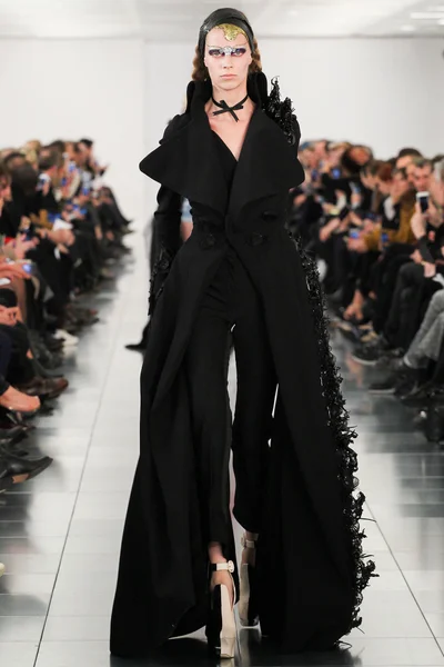 Look 10